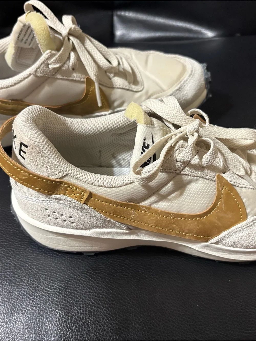 Nike 1972 Women's Cream Sneakers with Gold Swoosh size: 8